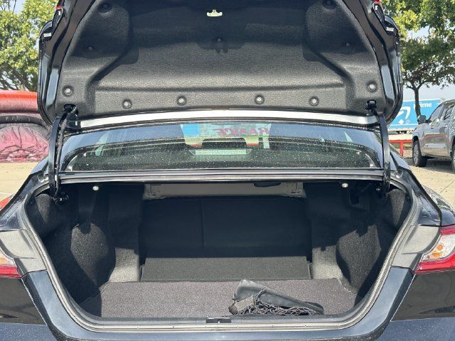 Used 2025 Toyota Camry SE w/ Convenience Package FWD image 31