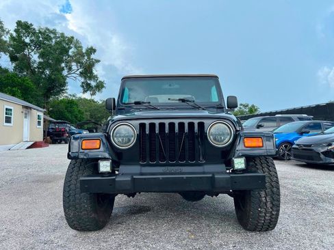 Used 2005 Jeep Wrangler Rubicon AWD/4WD image 2