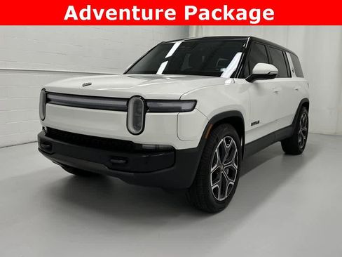 Used 2025 Rivian R1S Adventure image 4