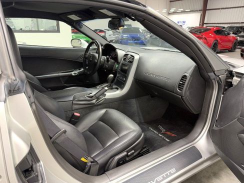 Used 2006 Chevrolet Corvette Coupe w/ Preferred Equipment Group RWD image 19
