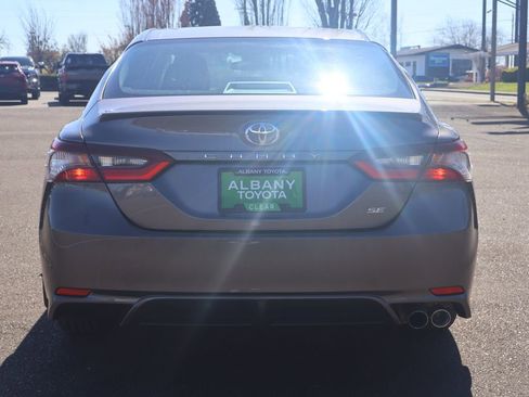 Used 2024 Toyota Camry SE FWD image 5