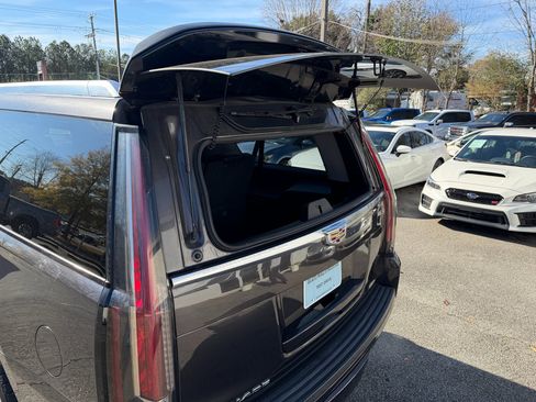 Used 2016 Cadillac Escalade ESV Premium image 7