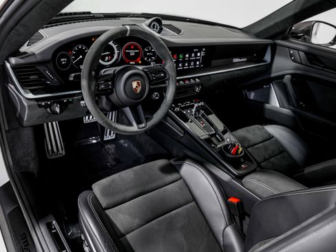 Used 2024 Porsche 911 Dakar image 9