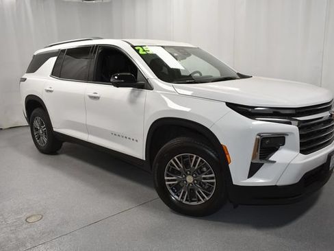 Certified 2025 Chevrolet Traverse LT w/ Driver Confidence Package AWD/4WD image 2