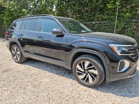 Used 2025 Volkswagen Atlas SE FWD image 4