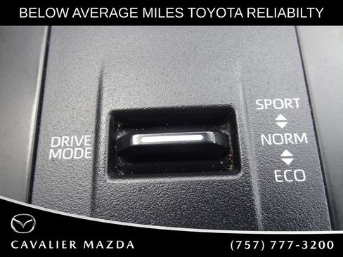Used 2023 Toyota Highlander XLE AWD/4WD image 42