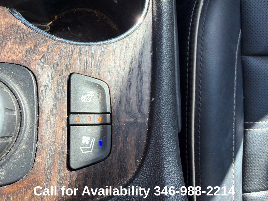 Used 2020 GMC Acadia Denali w/ Technology Package FWD image 18