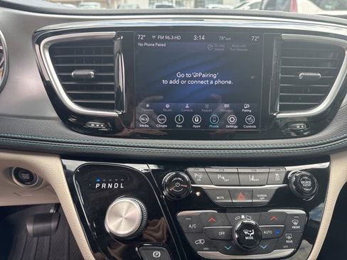 Used 2020 Chrysler Pacifica Limited w/ Advanced Safetytec Group FWD image 4