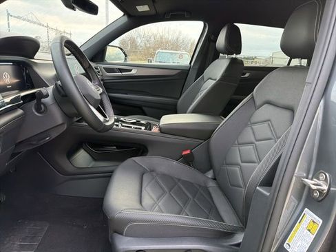 Used 2025 Volkswagen Atlas Cross Sport SE image 8