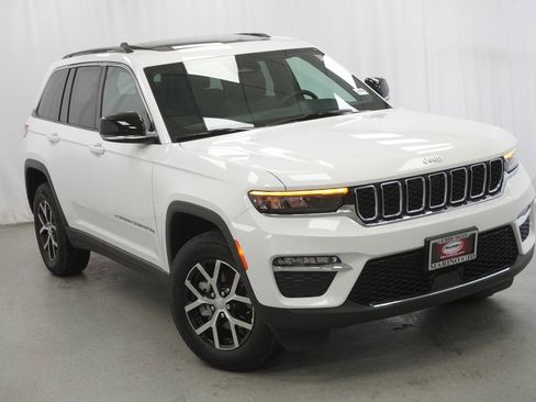 Used 2025 Jeep Grand Cherokee Limited AWD/4WD image 9