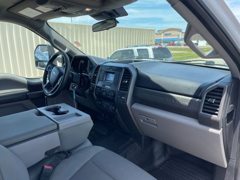 Used 2020 Ford F550 4x4 Crew Cab Super Duty w/ Power Equipment Group image 17