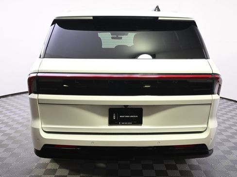 New 2026 Lincoln Navigator L Reserve AWD/4WD image 5