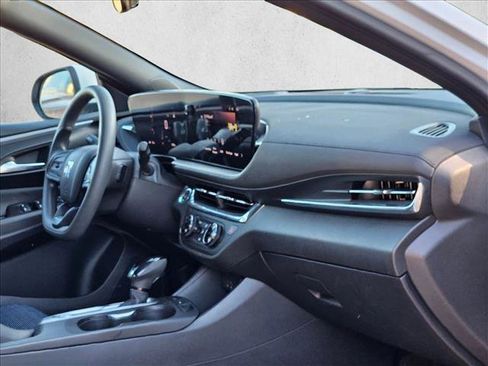 Used 2025 Buick Envista Preferred FWD image 18