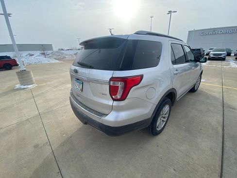 Used 2018 Ford Explorer XLT image 8