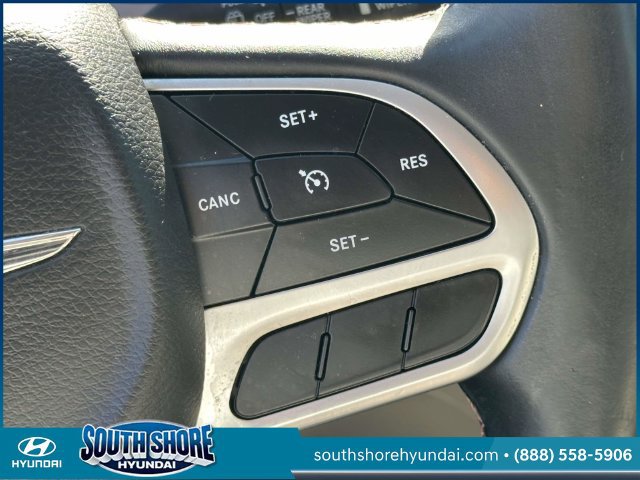Used 2018 Chrysler Pacifica Touring-L FWD image 22