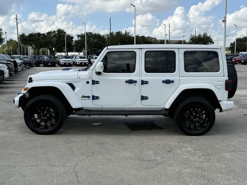Used 2023 Jeep Wrangler Unlimited Sahara AWD/4WD image 9