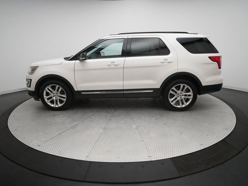 Used 2016 Ford Explorer XLT w/ Equipment Group 202A image 27