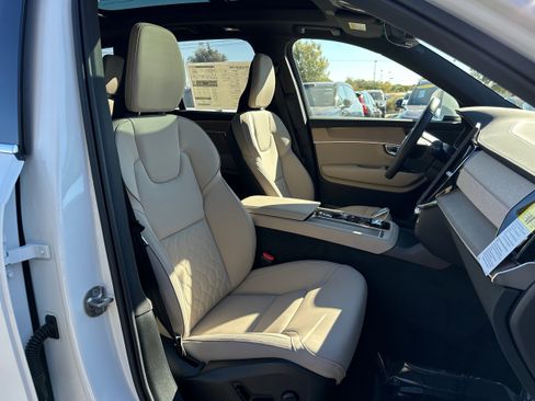 New 2026 Volvo XC90 B6 Plus w/ Protection Package Premier AWD/4WD image 8
