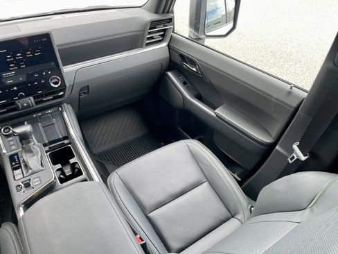 Used 2024 Lexus GX 550 image 18