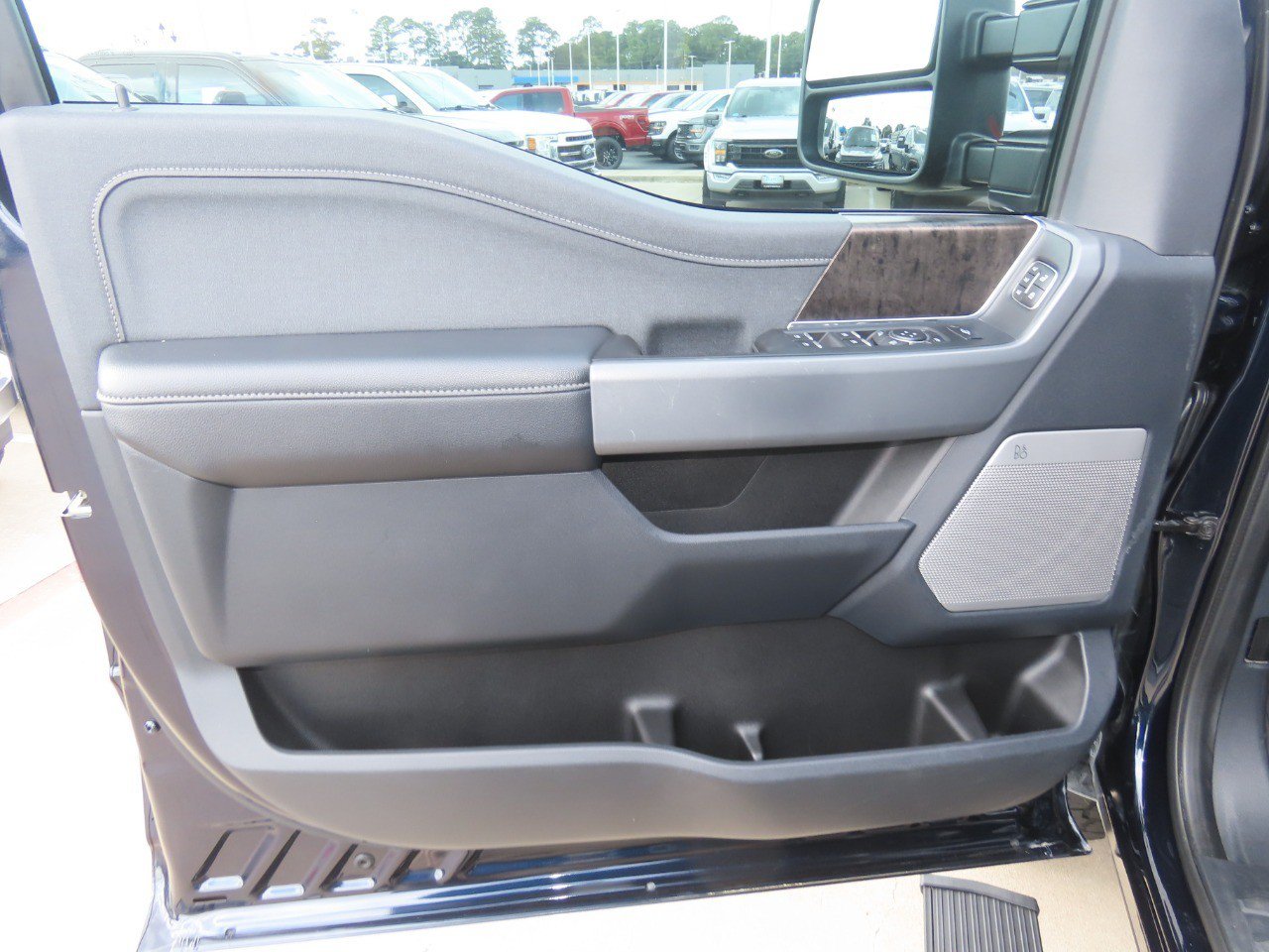 Used 2024 Ford F250 Lariat w/ Lariat Ultimate Package AWD/4WD image 25
