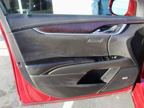 Used 2019 Cadillac XTS Luxury image 12