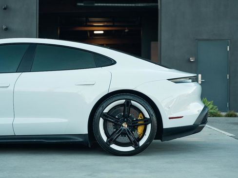 Used 2022 Porsche Taycan Turbo S image 12