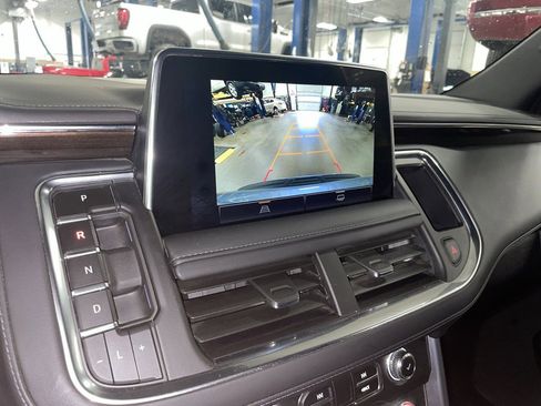 Used 2024 GMC Yukon XL SLE w/ Gmc Pro Safety Plus Package image 17