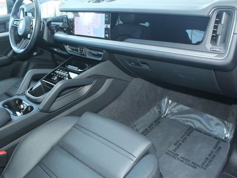 Certified 2025 Porsche Cayenne Coupe image 28