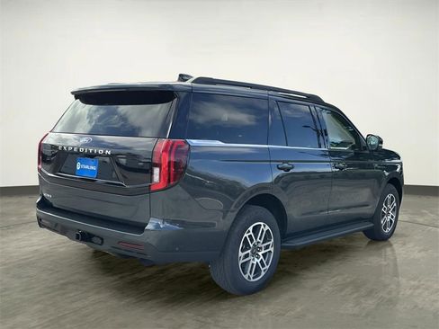 New 2025 Ford Expedition Active image 9