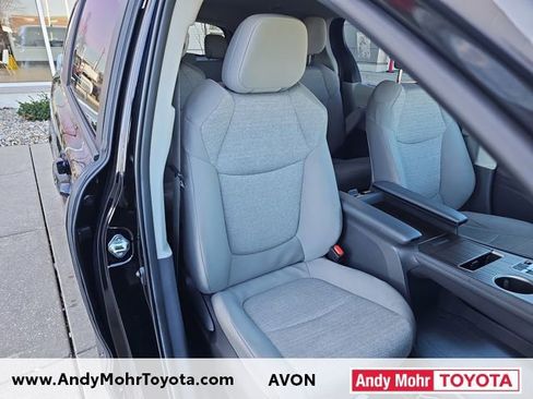 Used 2024 Toyota Sienna LE image 30