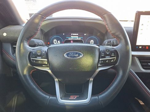 Certified 2025 Ford Explorer ST image 18