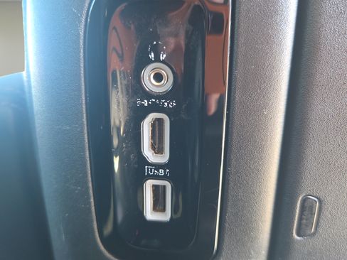 Used 2020 Chrysler Pacifica Touring-L Plus FWD image 19