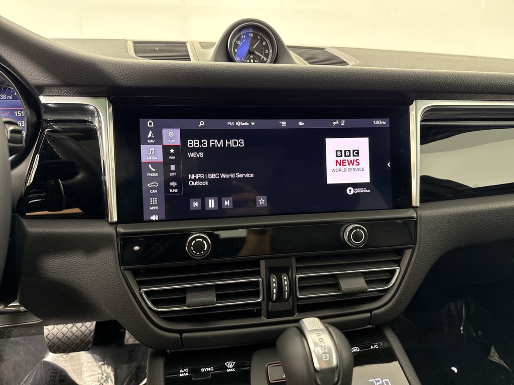 Certified 2026 Porsche Macan AWD/4WD image 27