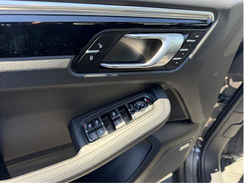 Used 2018 Porsche Macan Sport Edition image 13