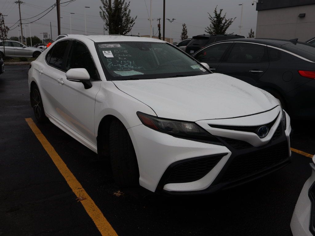 Used 2024 Toyota Camry SE FWD image 2