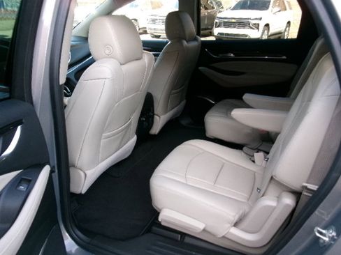 Used 2019 Buick Enclave Essence image 16