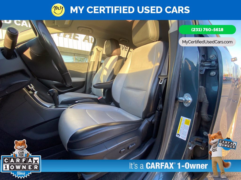Used 2021 Chevrolet Trax LT w/ Premium Seat Package AWD/4WD image 12
