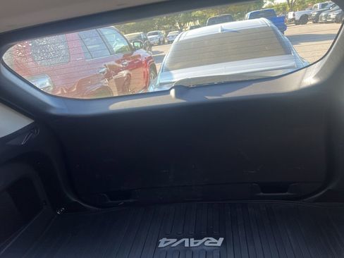 Used 2020 Toyota RAV4 XLE w/ Convenience Package image 13