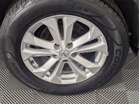 Used 2016 Nissan Rogue SV w/ SV Premium Package image 8