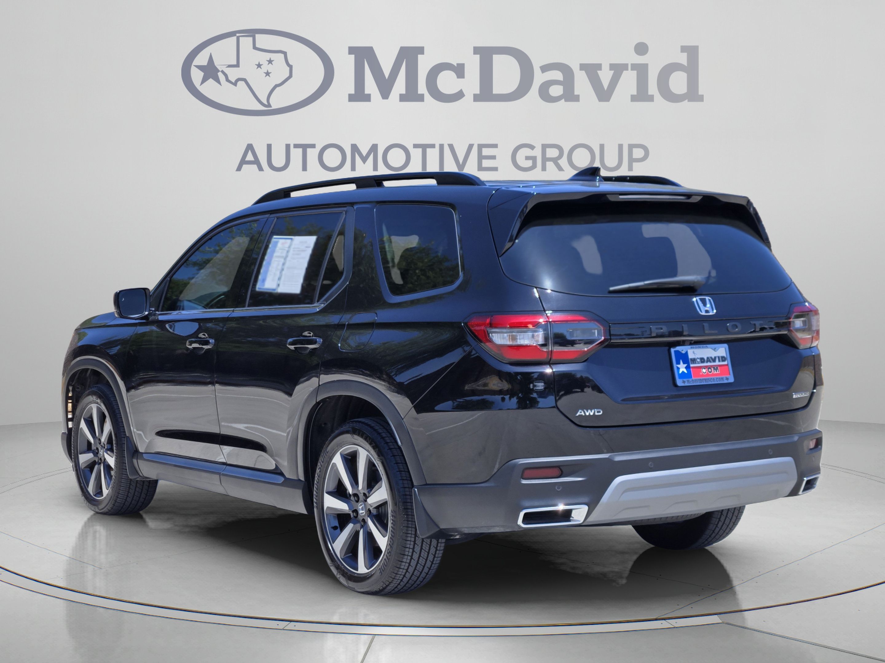 Certified 2025 Honda Pilot Touring image 4