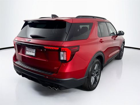 Used 2025 Ford Explorer ST image 12