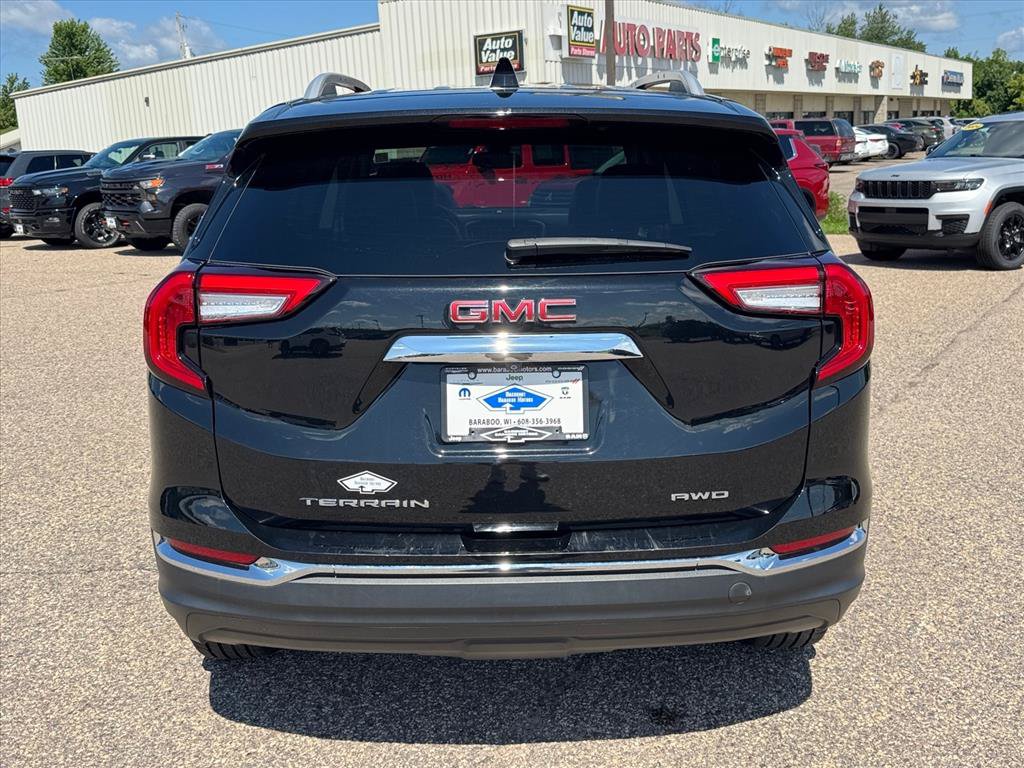 Used 2022 GMC Terrain SLT w/ Infotainment Package II AWD/4WD image 3