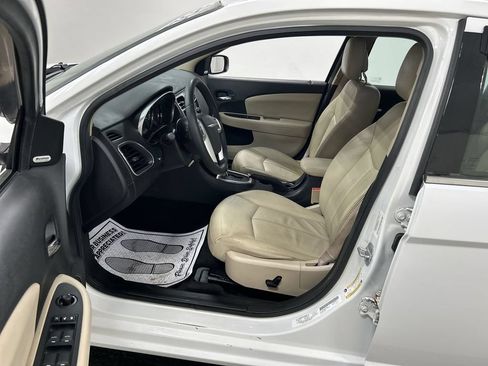 Used 2013 Chrysler 200 Limited FWD image 9