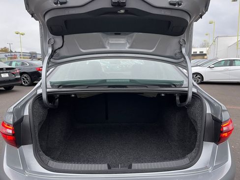 Used 2025 Volkswagen Jetta SE image 30