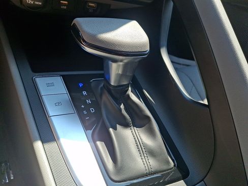 Used 2021 Hyundai Elantra SE FWD image 14