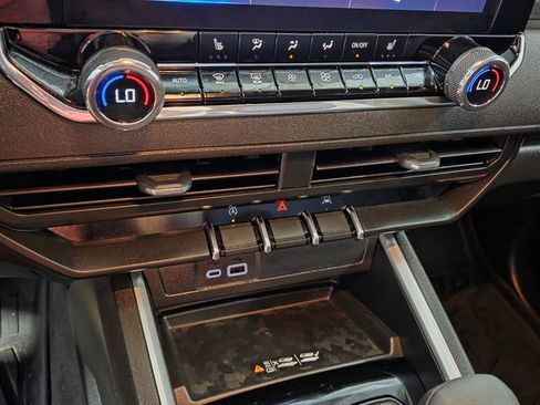 Used 2025 Chevrolet Colorado Trail Boss image 21