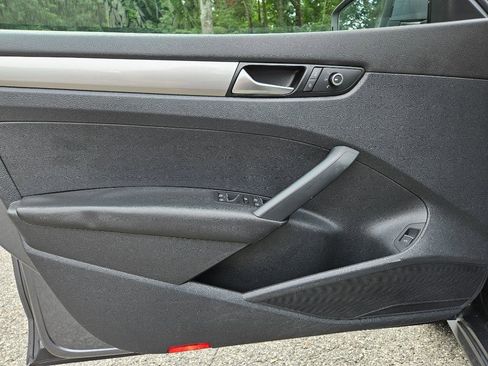 Used 2013 Volkswagen Passat S image 15