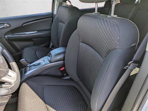 Used 2019 Dodge Journey SE image 22