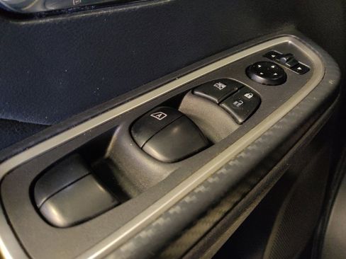 Used 2020 Nissan Versa SR w/ Convenience Package image 27