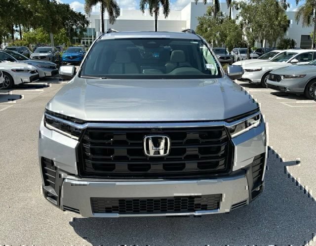 New 2026 Honda Pilot Touring image 2